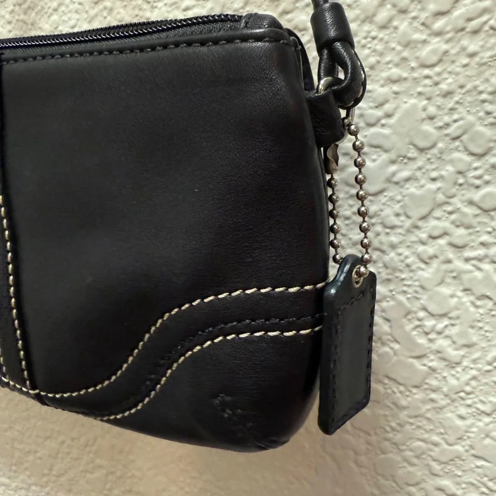 Vintage COACH Black Leather Women's Bag - Picture 5 of 9